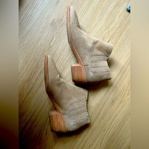 Joie women Chelsea boots - size9
